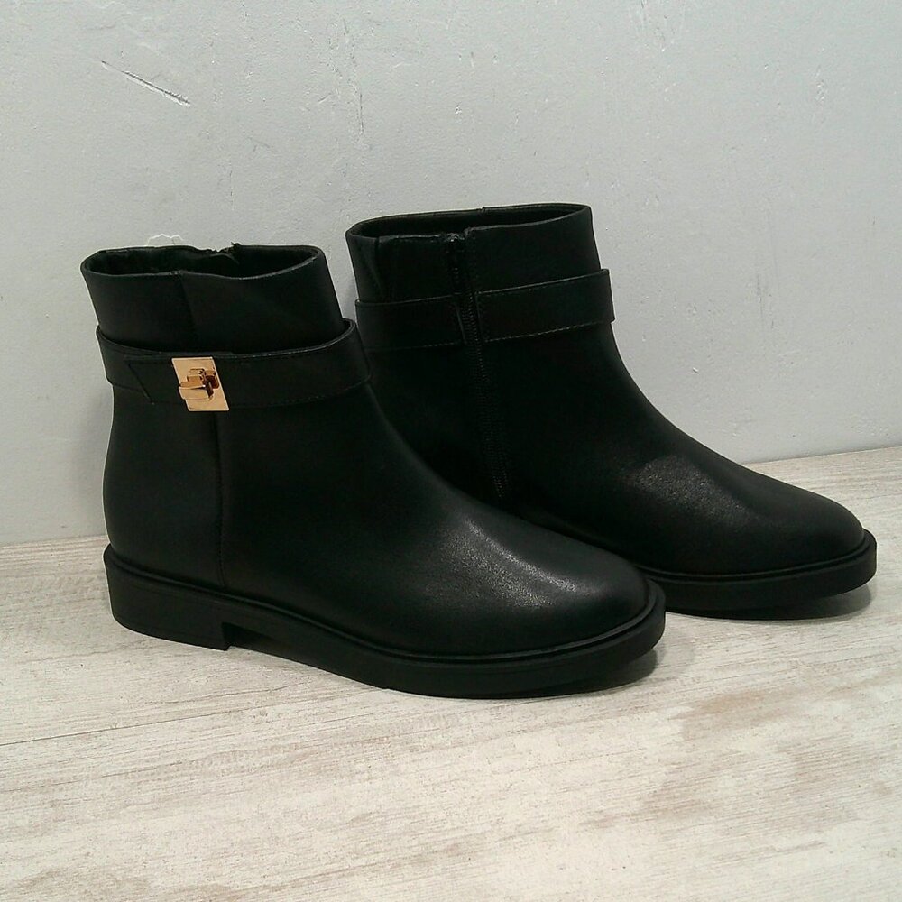 LC Lauren Conrad Tahira Belted Black Faux Leather Ankle Boots New Size 9